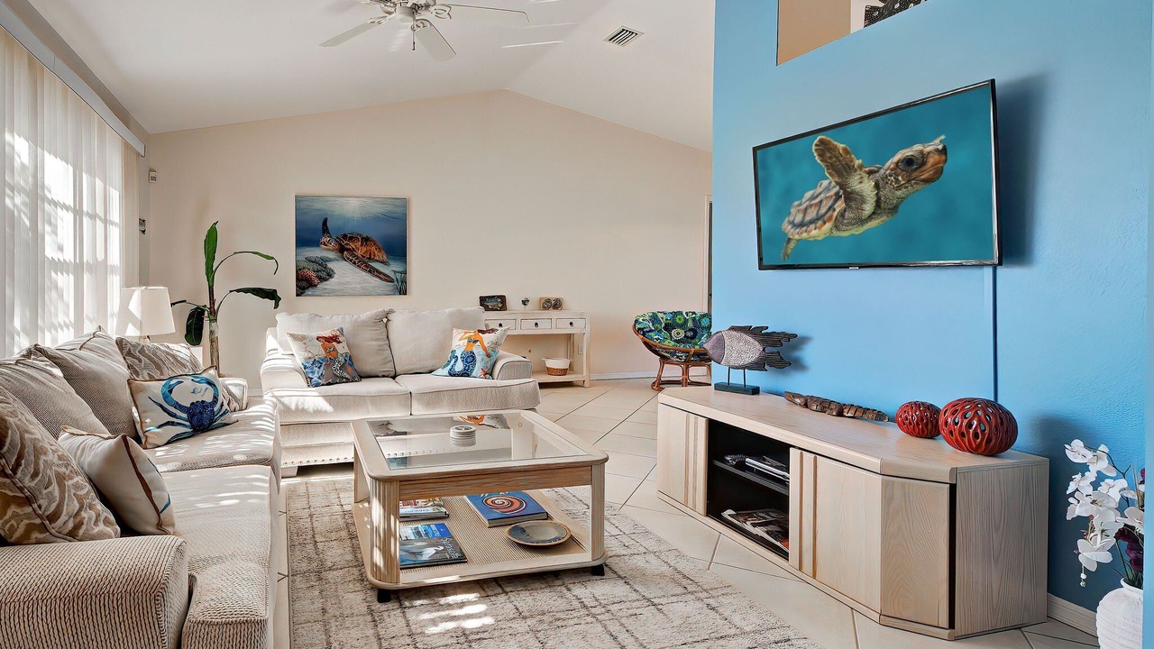 Photo of Livingroom in Gulf Cove
