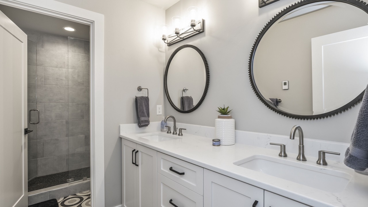 Photo of Bathroom in Powell Butte