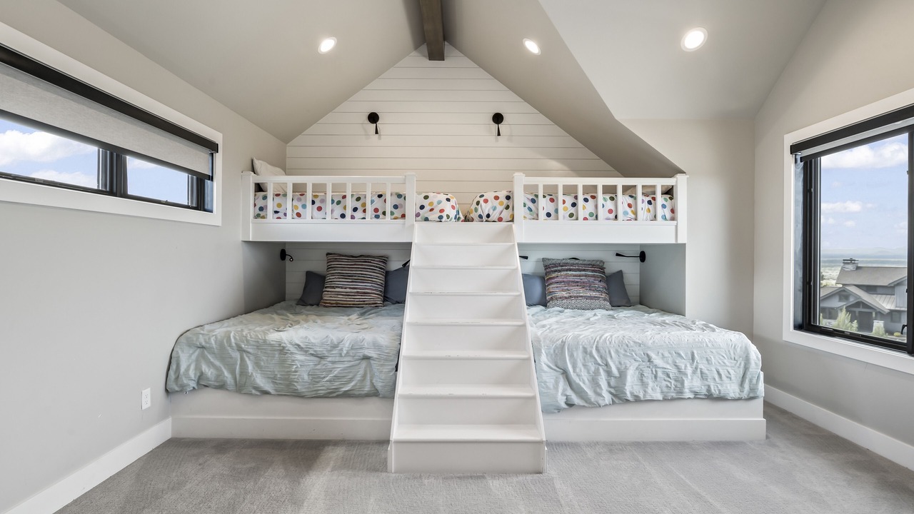 Photo of Bedroom in Powell Butte