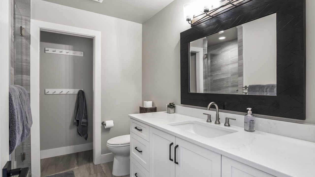 Photo of Bathroom in Powell Butte