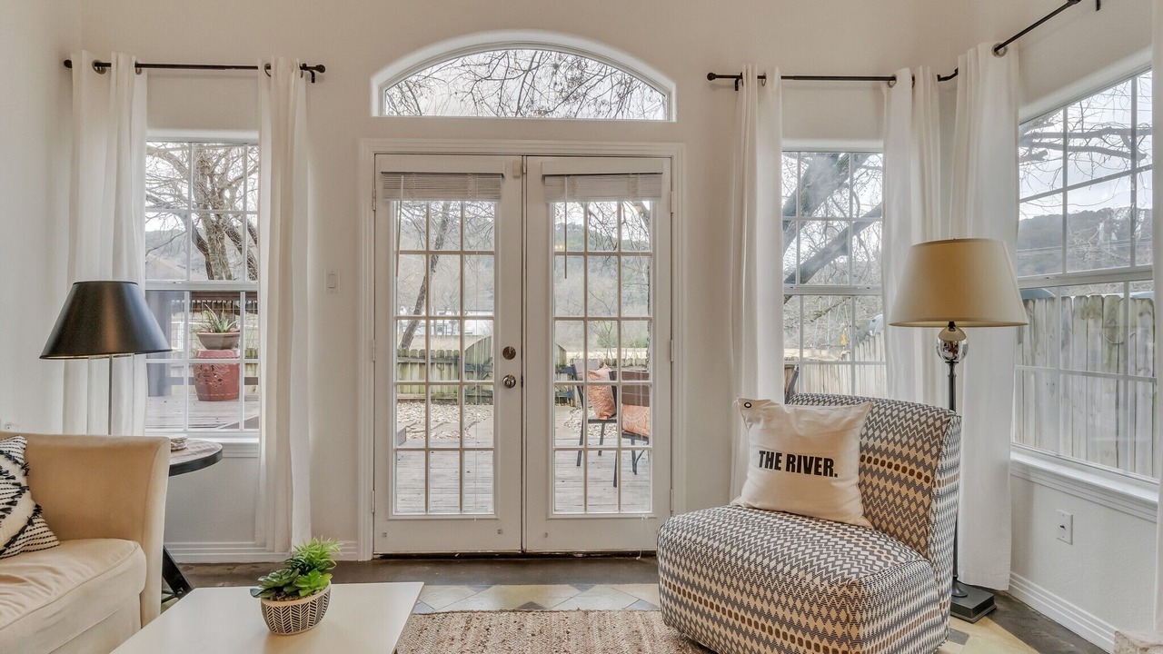 Photo of Livingroom in Lake Austin Village