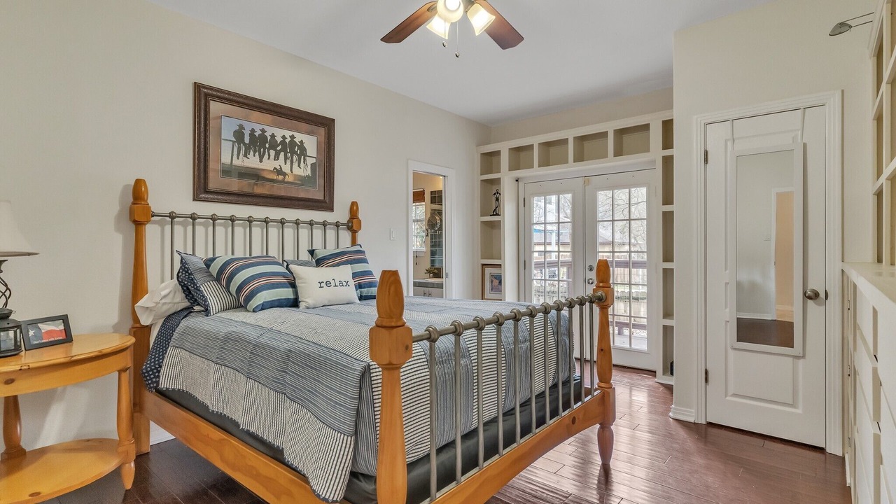 Photo of Bedroom in Lake Austin Village