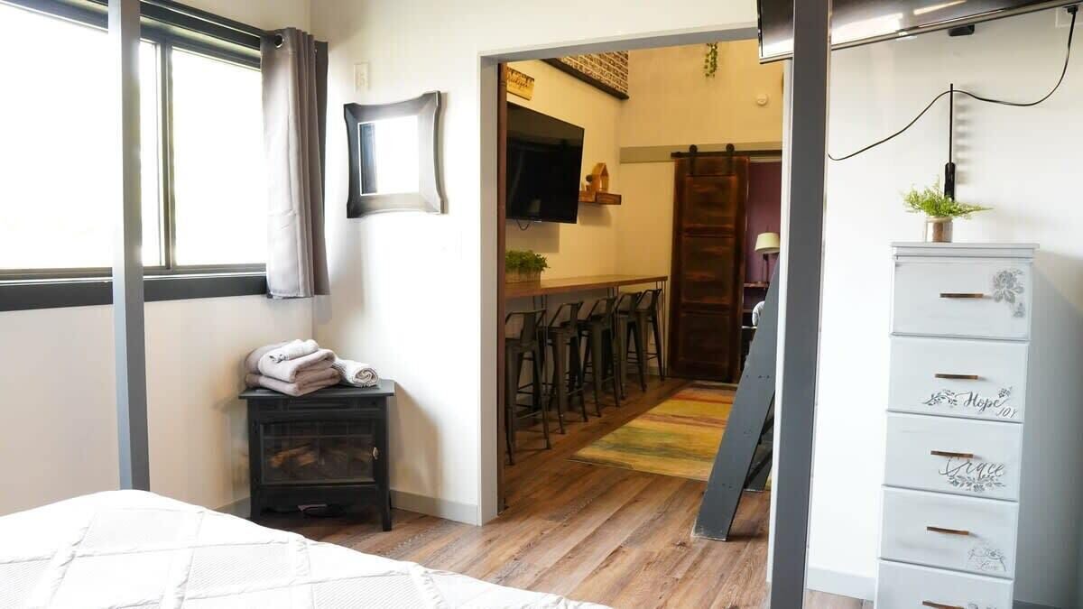 Photo of Bedroom in Niles