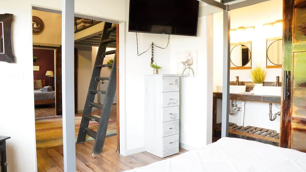 Photo of Bedroom in Niles