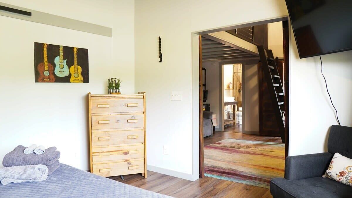 Photo of Bedroom in Niles