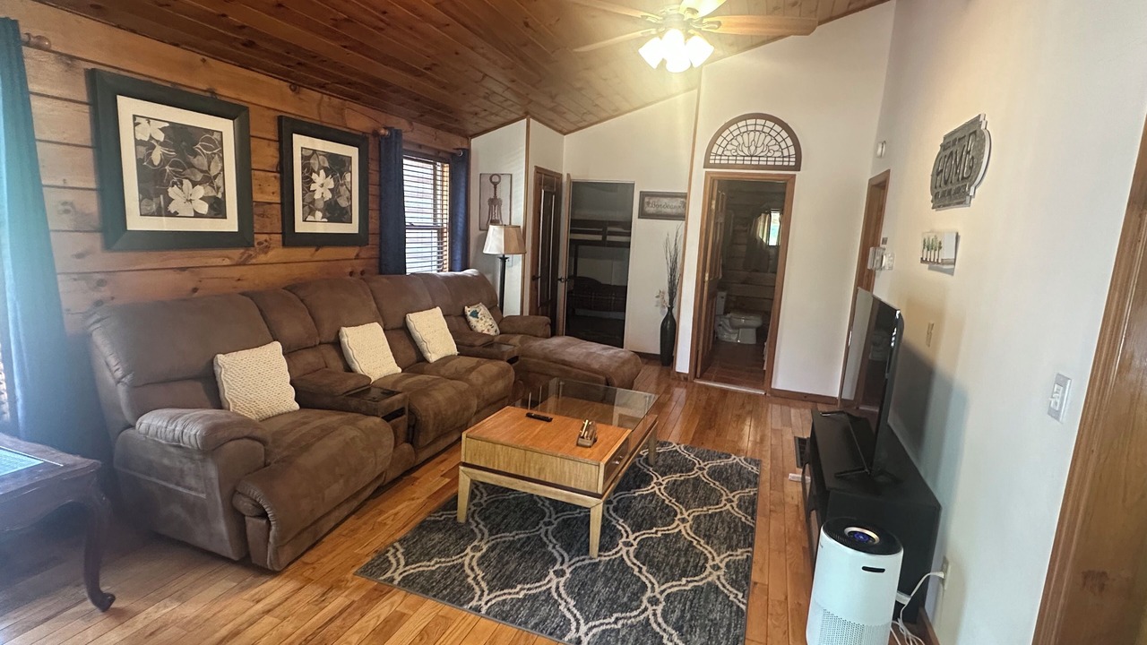 Photo of Livingroom in Marlboro