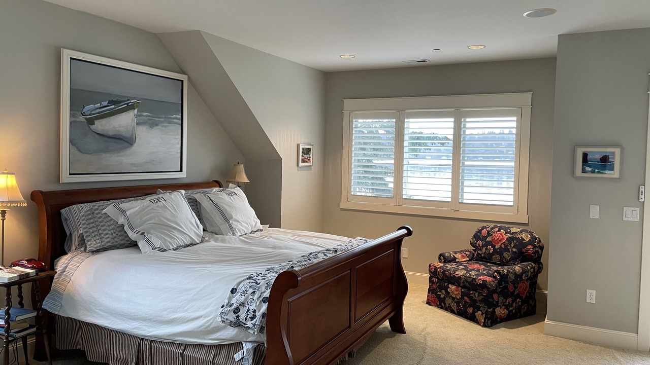 Photo of Bedroom in Inglewood-Finn Hill