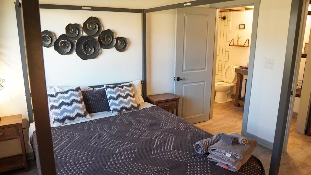 Photo of Bedroom in Niles