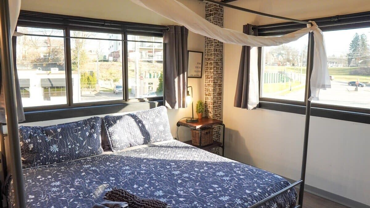 Photo of Bedroom in Niles