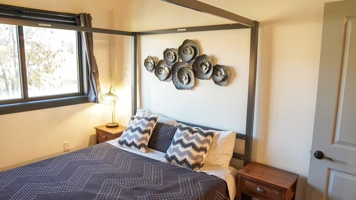 Photo of Bedroom in Niles