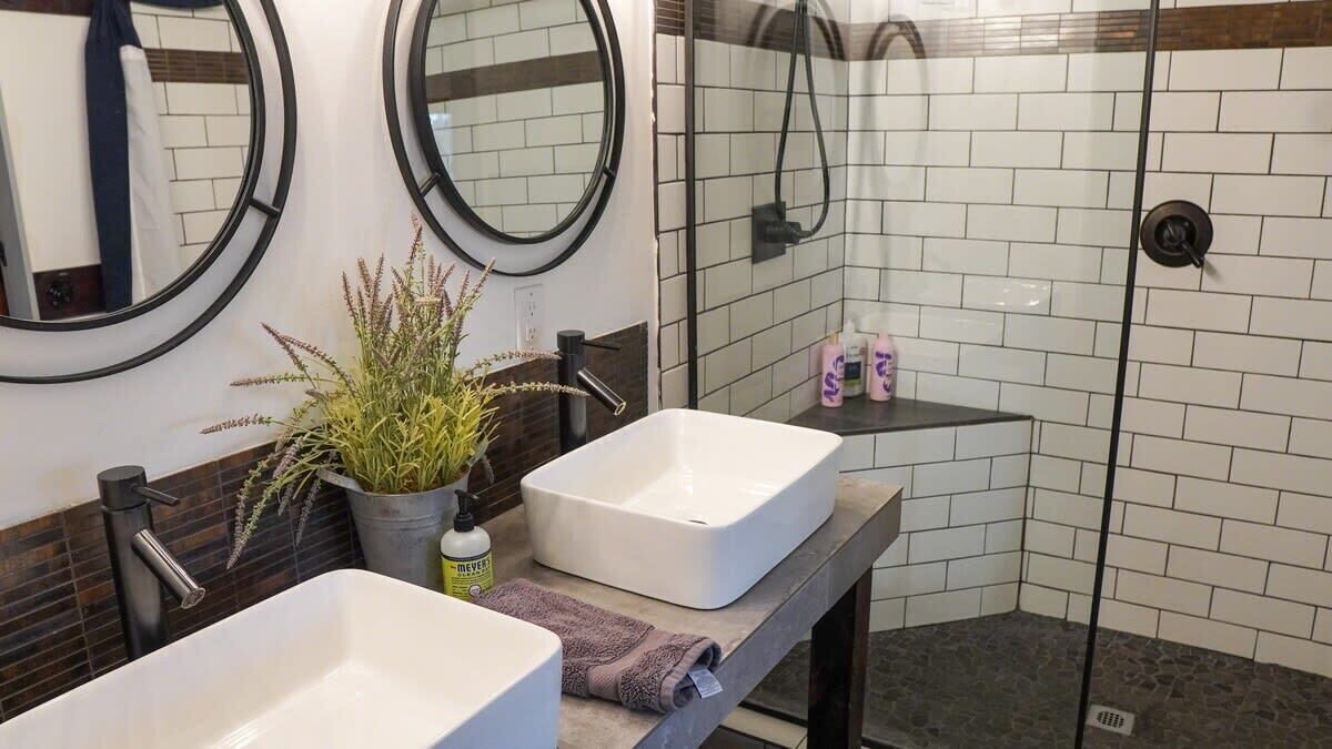 Photo of Bathroom in Niles