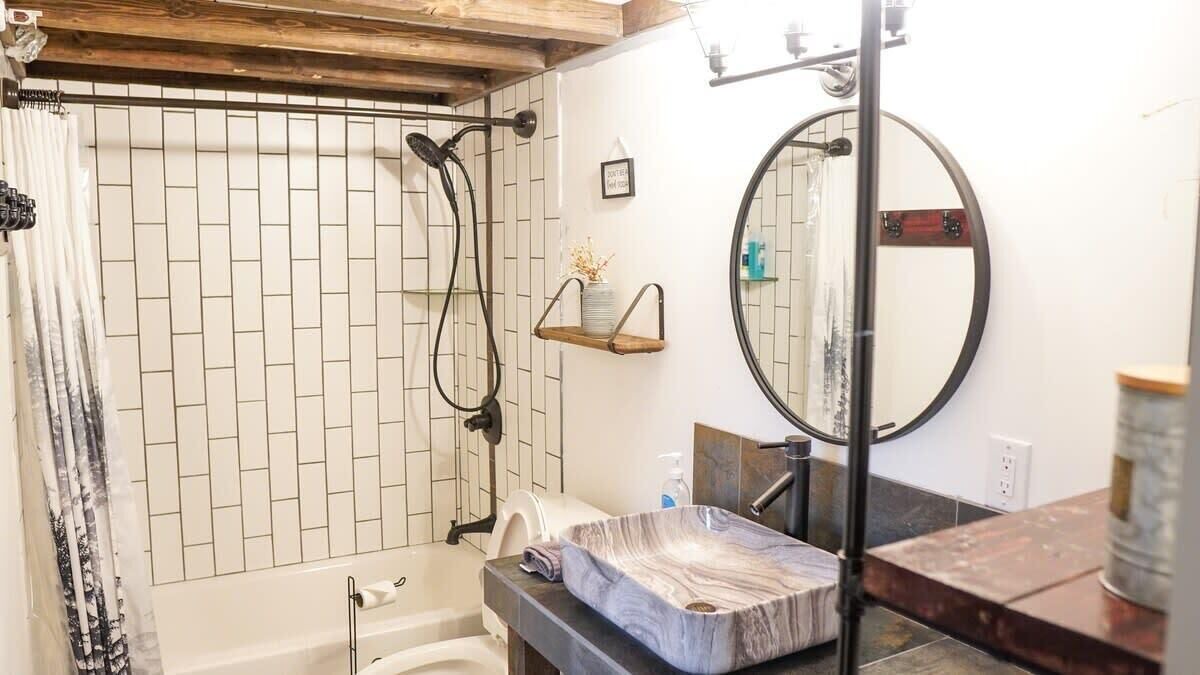 Photo of Bathroom in Niles