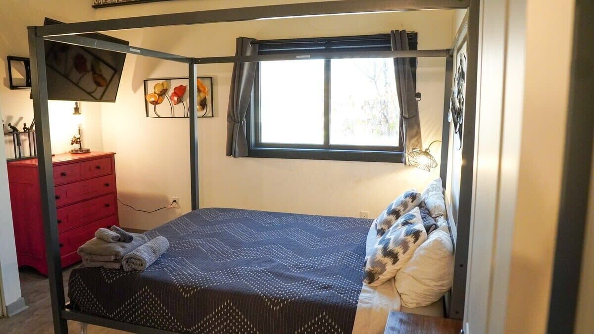 Photo of Bedroom in Niles