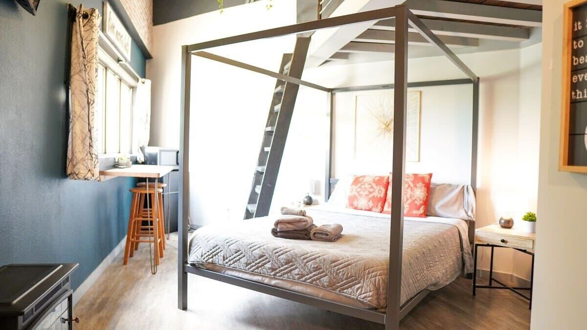 Photo of Bedroom in Niles