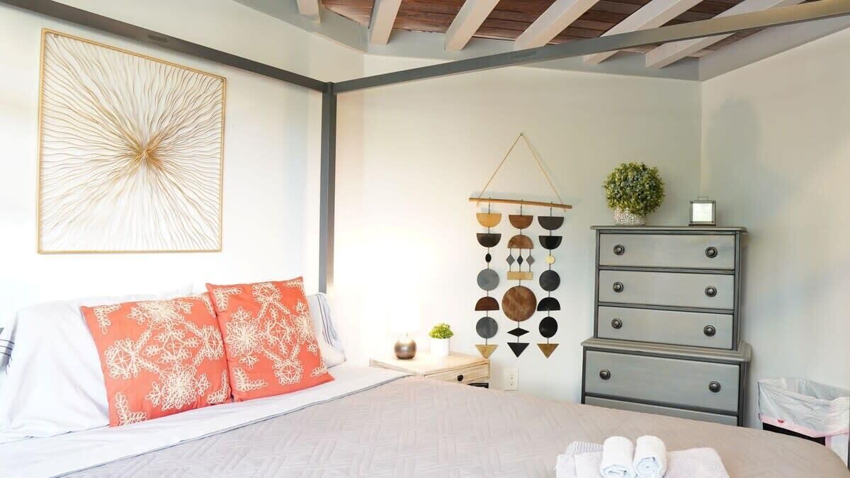 Photo of Bedroom in Niles
