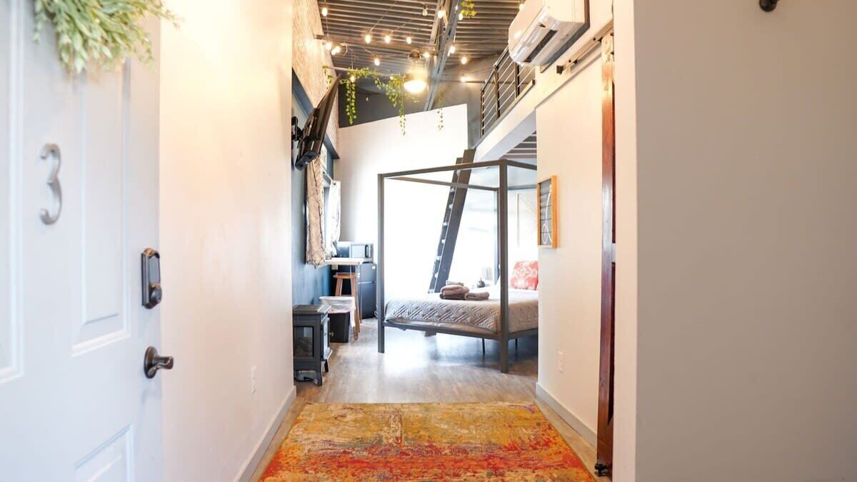 Photo of Bedroom in Niles