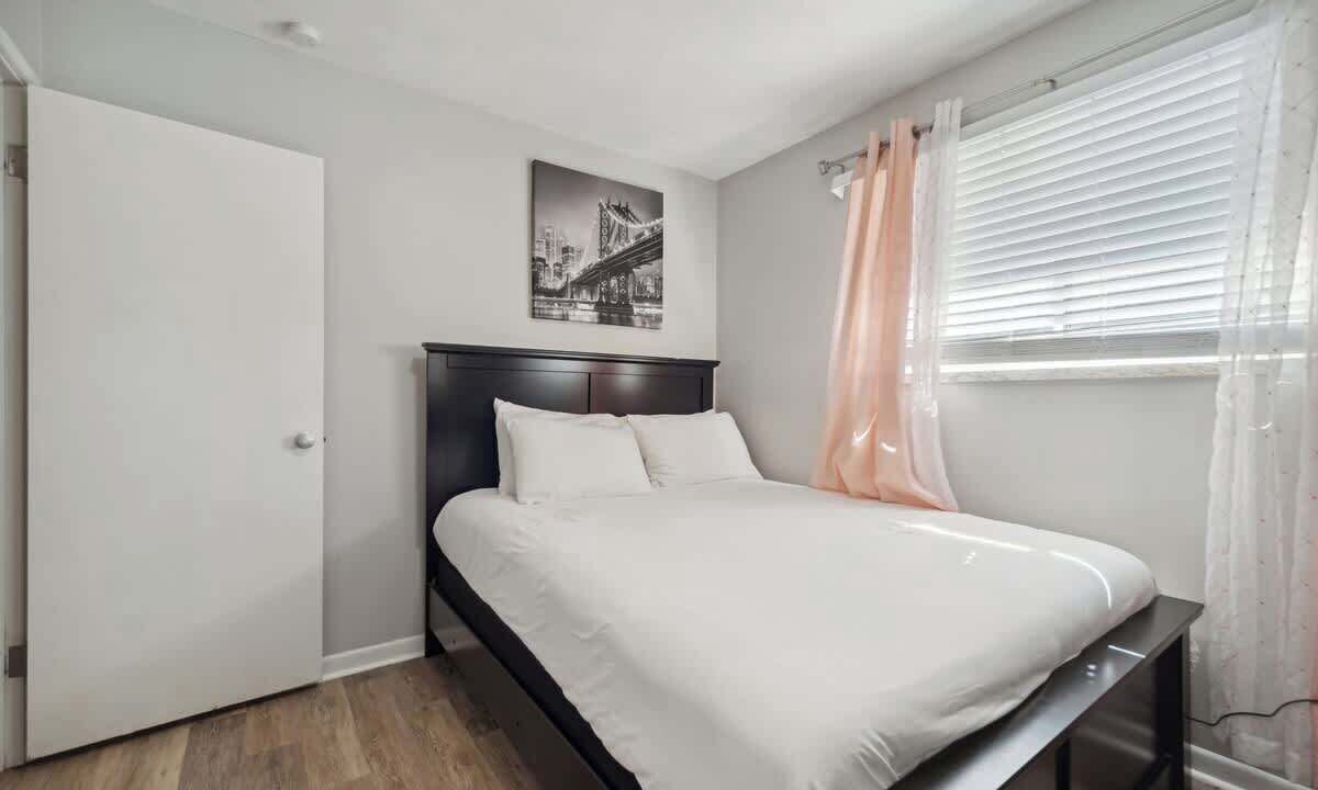 Photo of Bedroom in Lansing