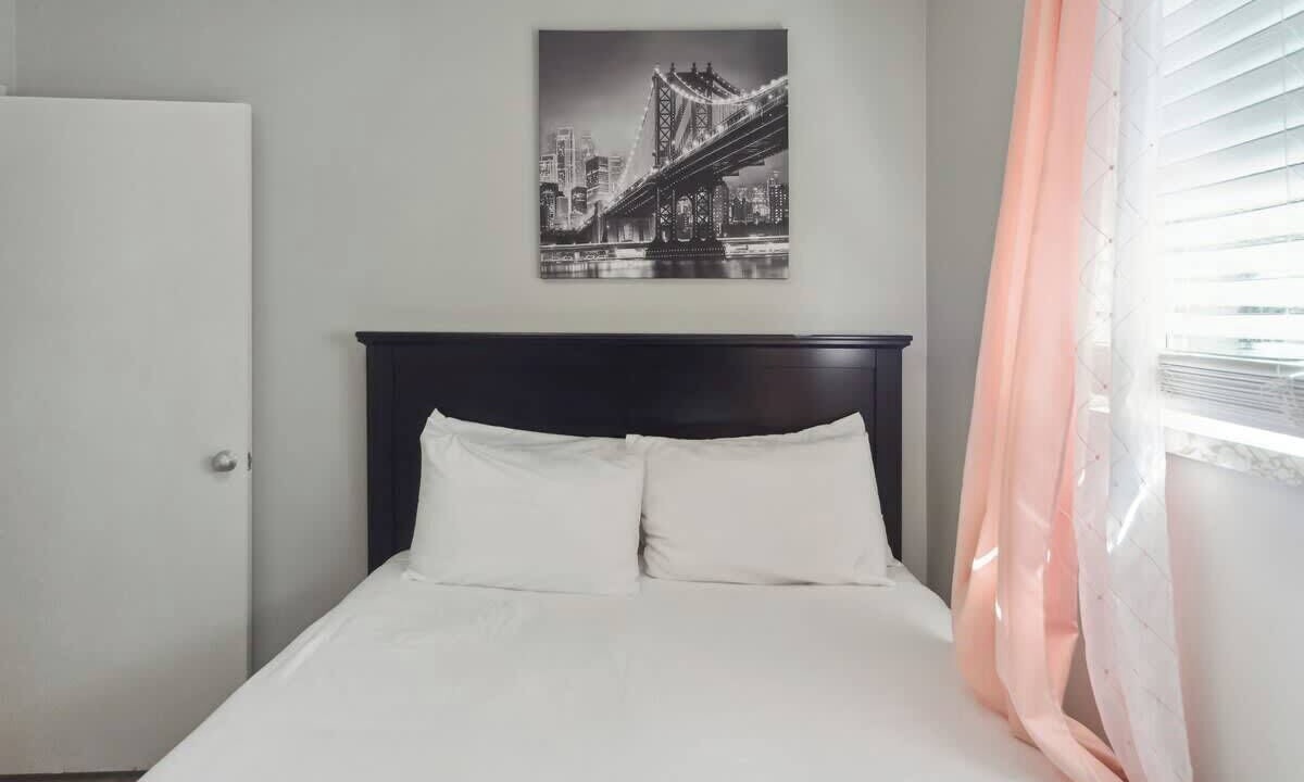 Photo of Bedroom in Lansing