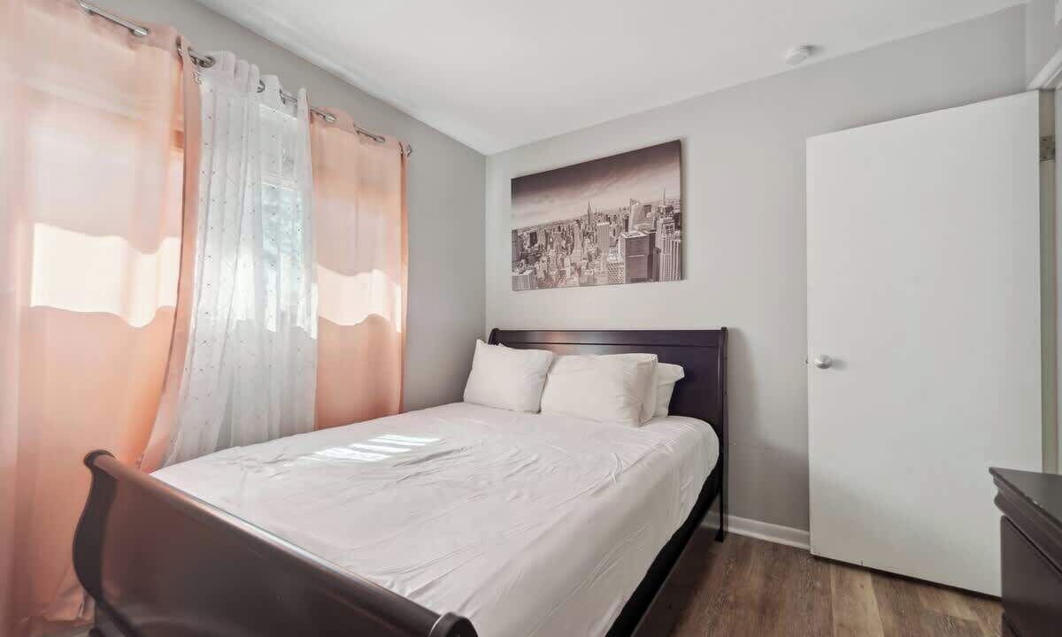 Photo of Bedroom in Lansing