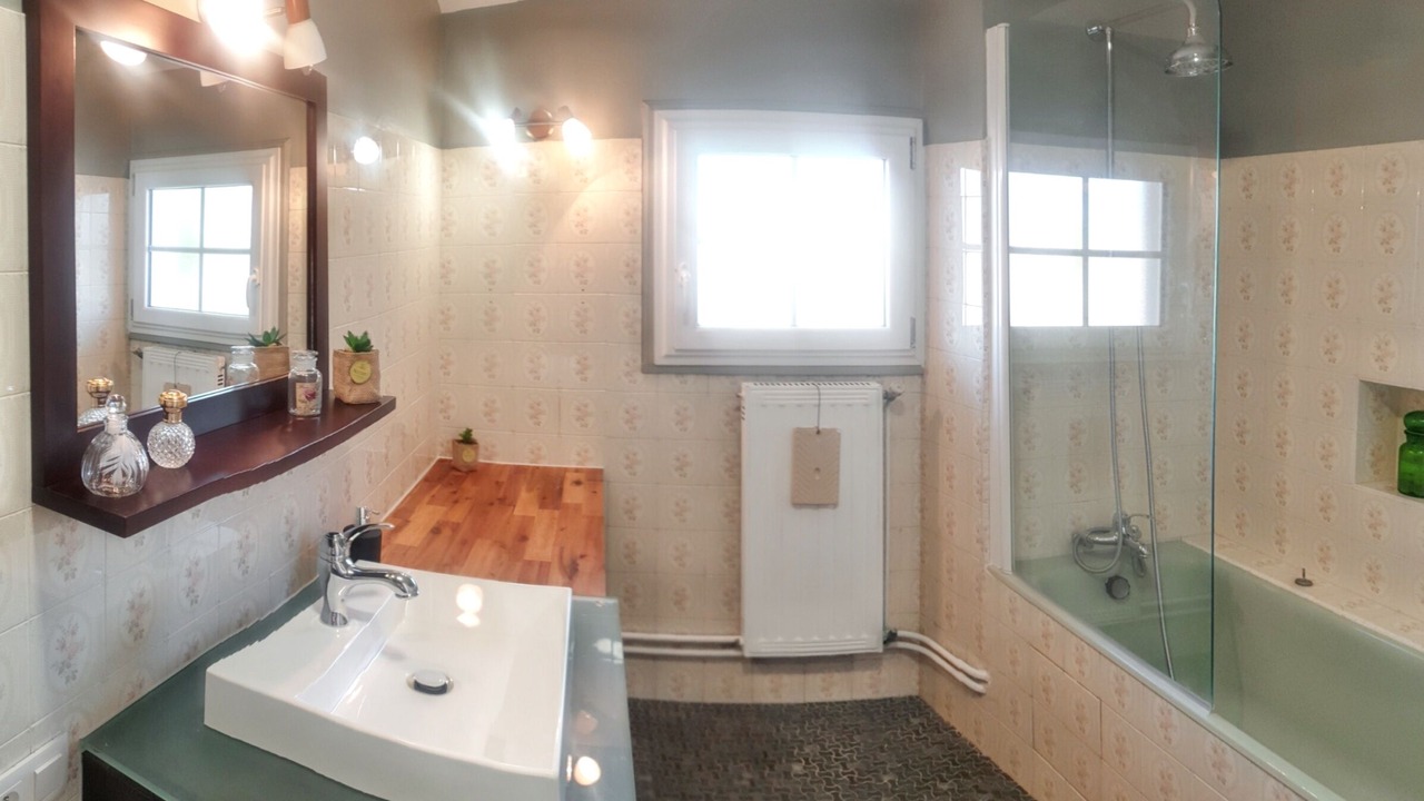 Photo of Bathroom in Les-Trois-Moutiers