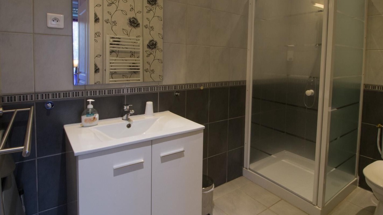 Photo of Bathroom in Saint-Affrique