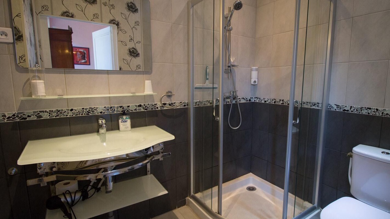 Photo of Bathroom in Saint-Affrique