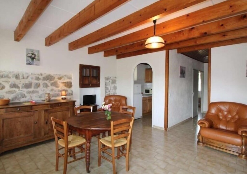 Photo of Livingroom in Saint Alban Auriolles
