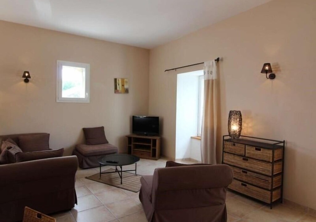 Photo of Livingroom in Saint Alban Auriolles