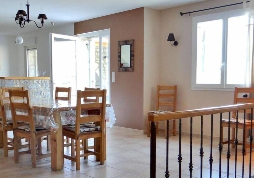 Photo of Livingroom in Saint Alban Auriolles