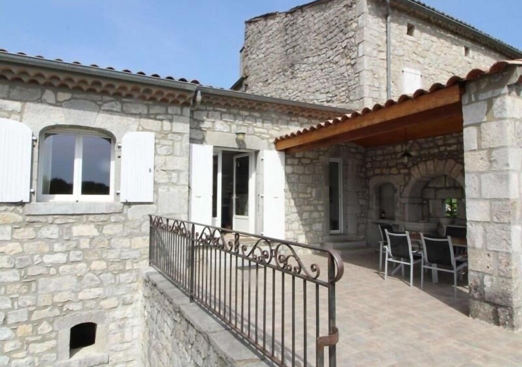Photo of Buildings in Saint Alban Auriolles