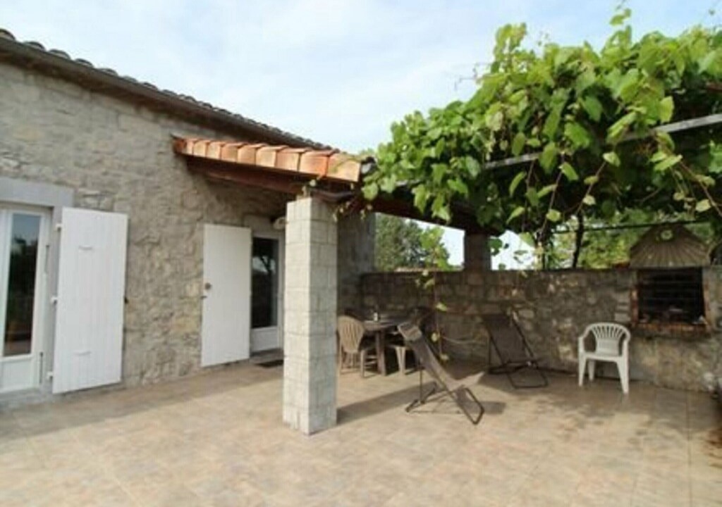 Photo of Buildings in Saint Alban Auriolles