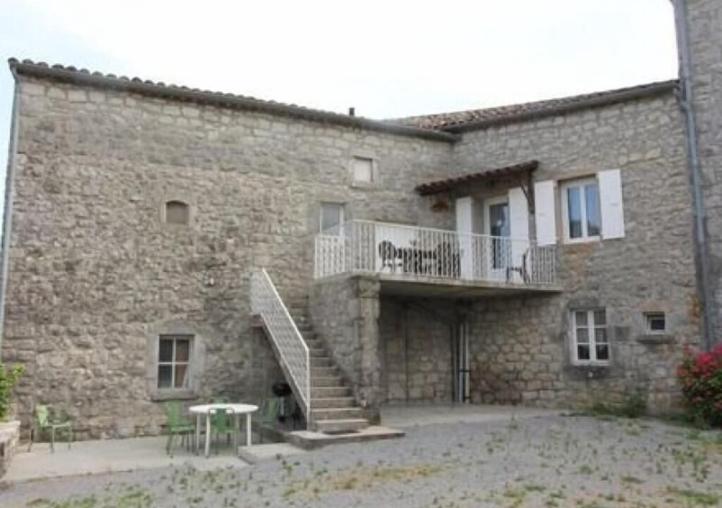 Photo of Buildings in Saint Alban Auriolles