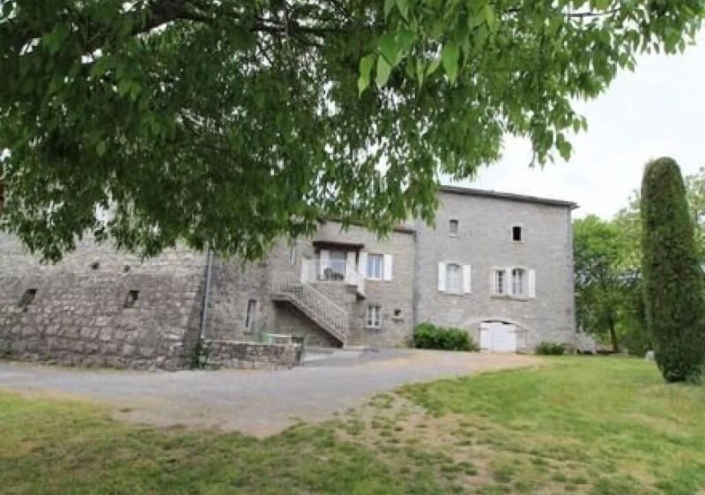 Photo of Buildings in Saint Alban Auriolles