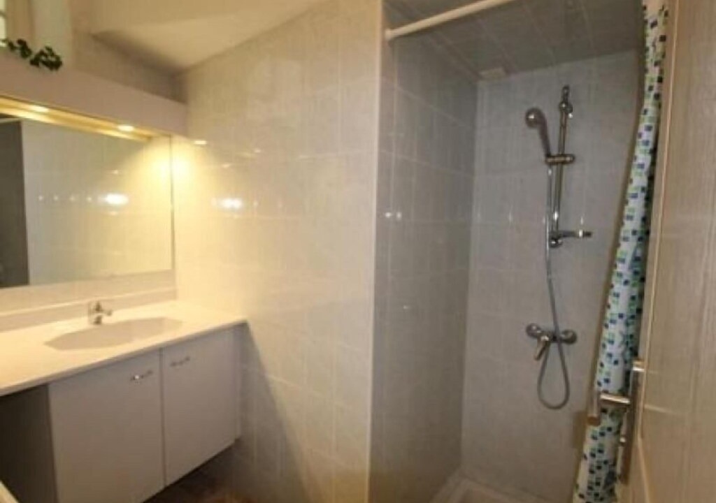Photo of Bathroom in Saint Alban Auriolles