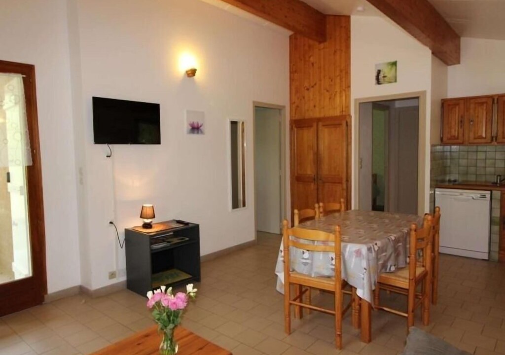 Photo of Livingroom in Saint Alban Auriolles