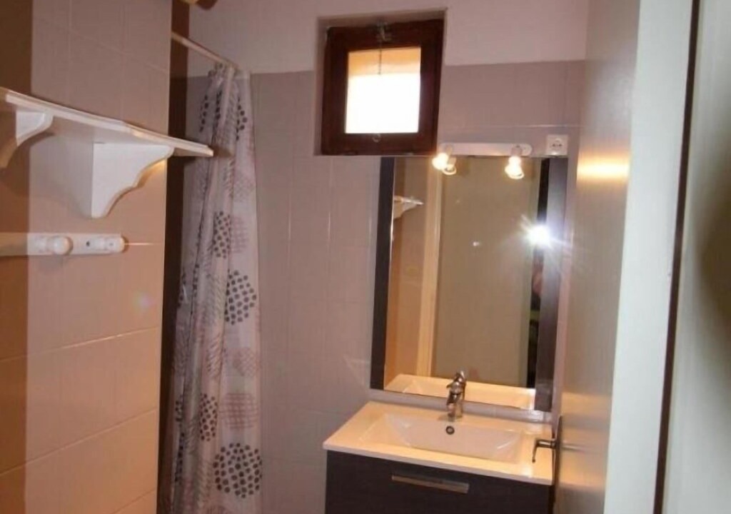Photo of Bathroom in Saint Alban Auriolles