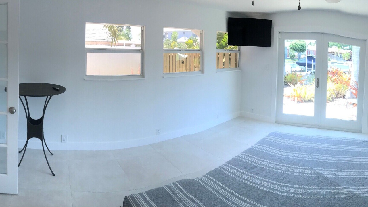 Photo of Bedroom in Bayshore Gardens