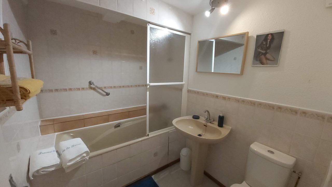 Photo of Bathroom in Calorguen