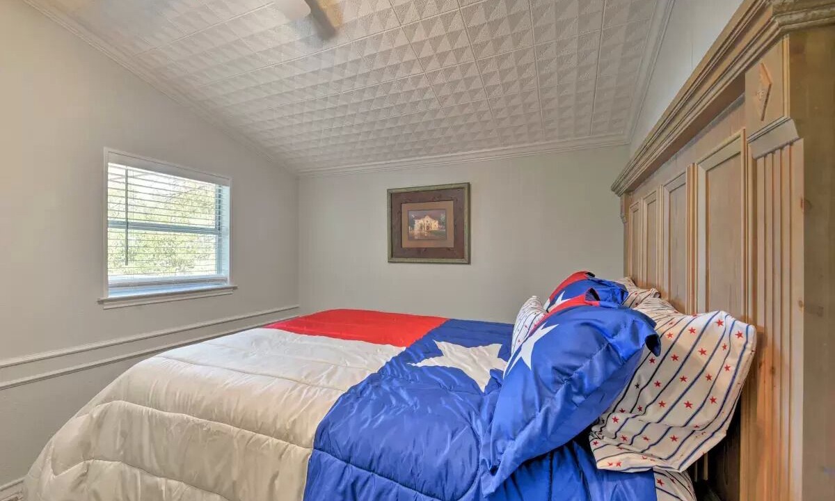 Photo of Bedroom in Lake Brownwood