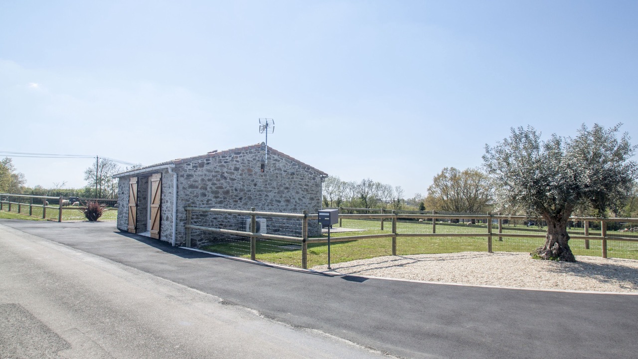 Photo of Outdoor in Couffe