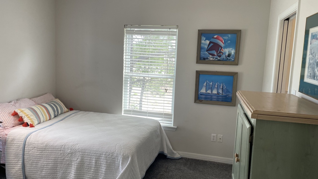 Photo of Bedroom in Audubon Place
