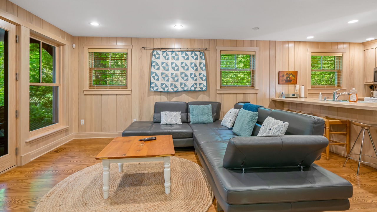 Photo of Livingroom in Port Colborne
