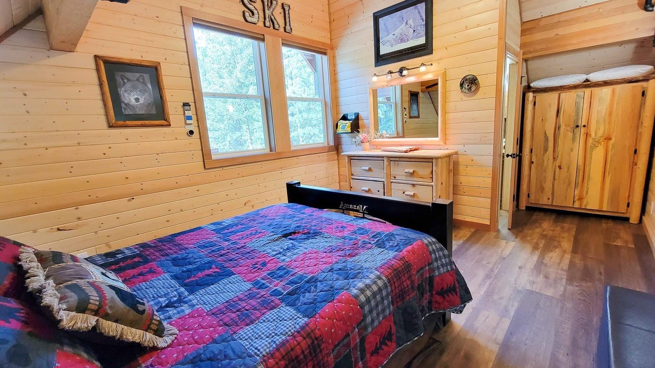 Photo of Bedroom in Mazama