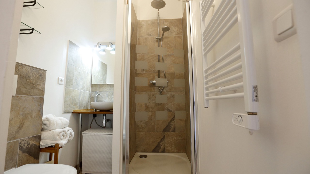 Photo of Bathroom in Chinon