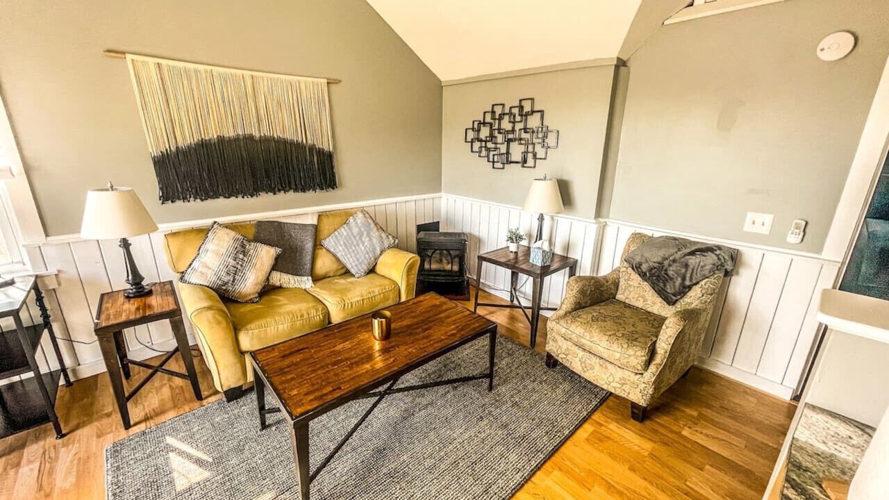 Photo of Livingroom in Salsbury Cove