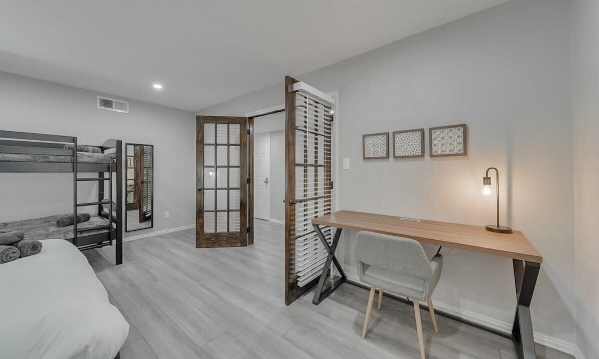 Photo of Bedroom in Garland