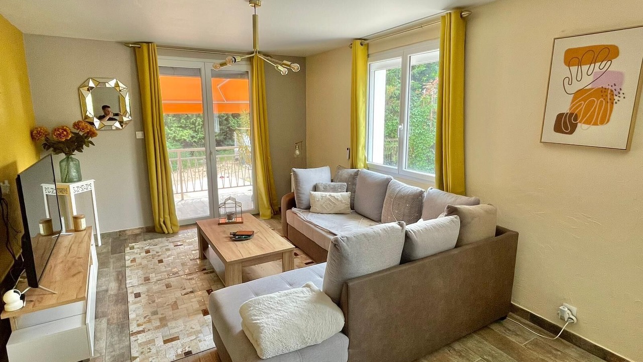 Photo of Livingroom in La Chapelle-de-la-Tour