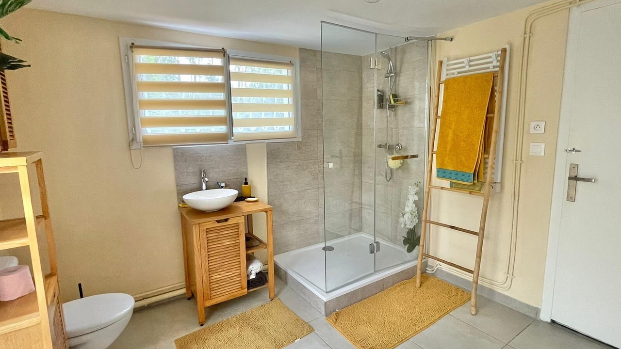 Photo of Bathroom in La Chapelle-de-la-Tour