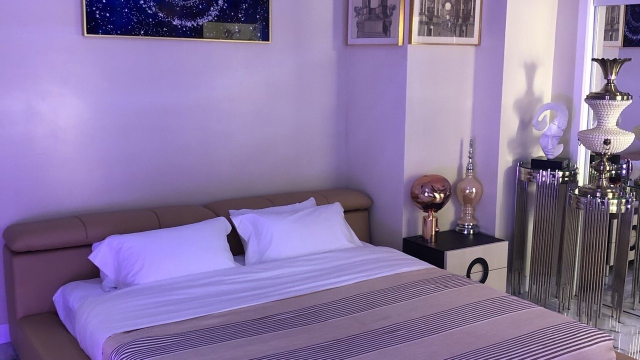 Photo of Bedroom in Wilshire Center