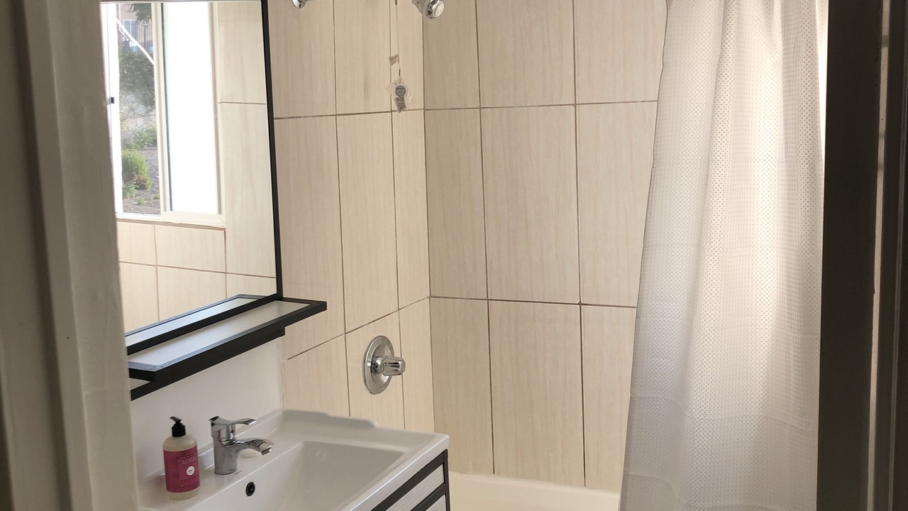 Photo of Bathroom in Wilshire Center